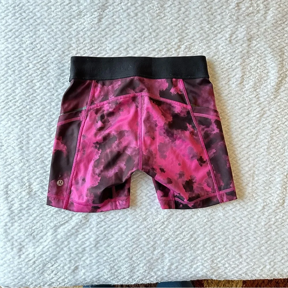 Lululemon What the Sport Short Blooming Pixie Raspberry Black size 4